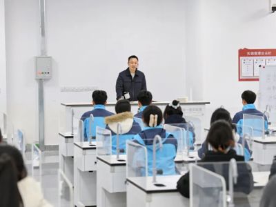 校企“双师”传技艺，酒韵匠心润桃李——仙潭酒厂专家进校园为学生专题授课